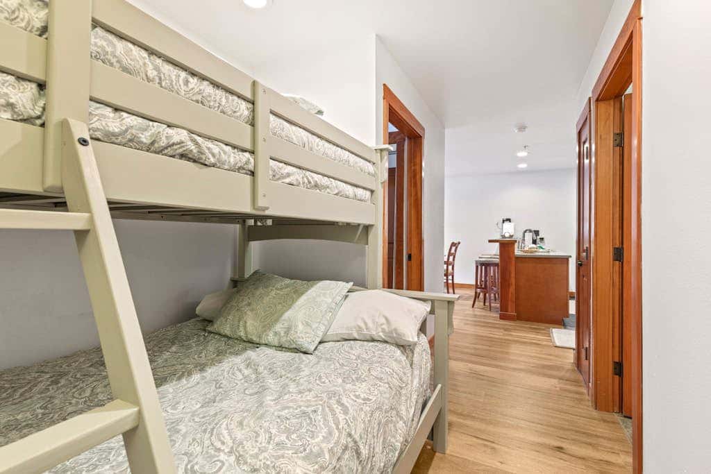 Ski-In/Out Condo with Ski Views with Shared Pool, Hot Tub & Sauna