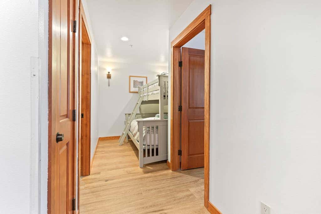 Ski-In/Out Condo with Ski Views with Shared Pool, Hot Tub & Sauna