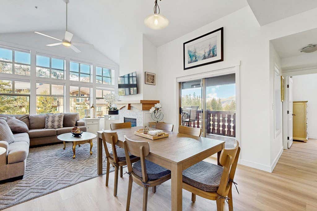 Lovely mountain-view condo with shared hot tub, pool & more - walk to lifts