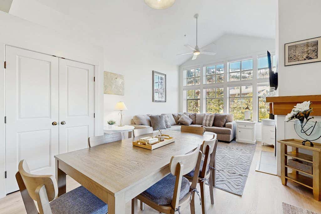 Lovely mountain-view condo with shared hot tub, pool & more - walk to lifts