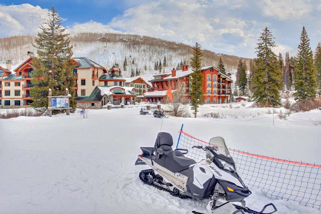 Lovely mountain-view condo with shared hot tub, pool & more - walk to lifts