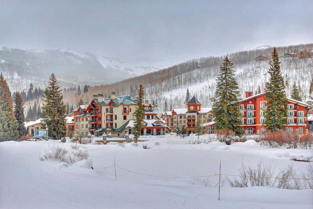 Lovely mountain-view condo with shared hot tub, pool & more - walk to lifts
