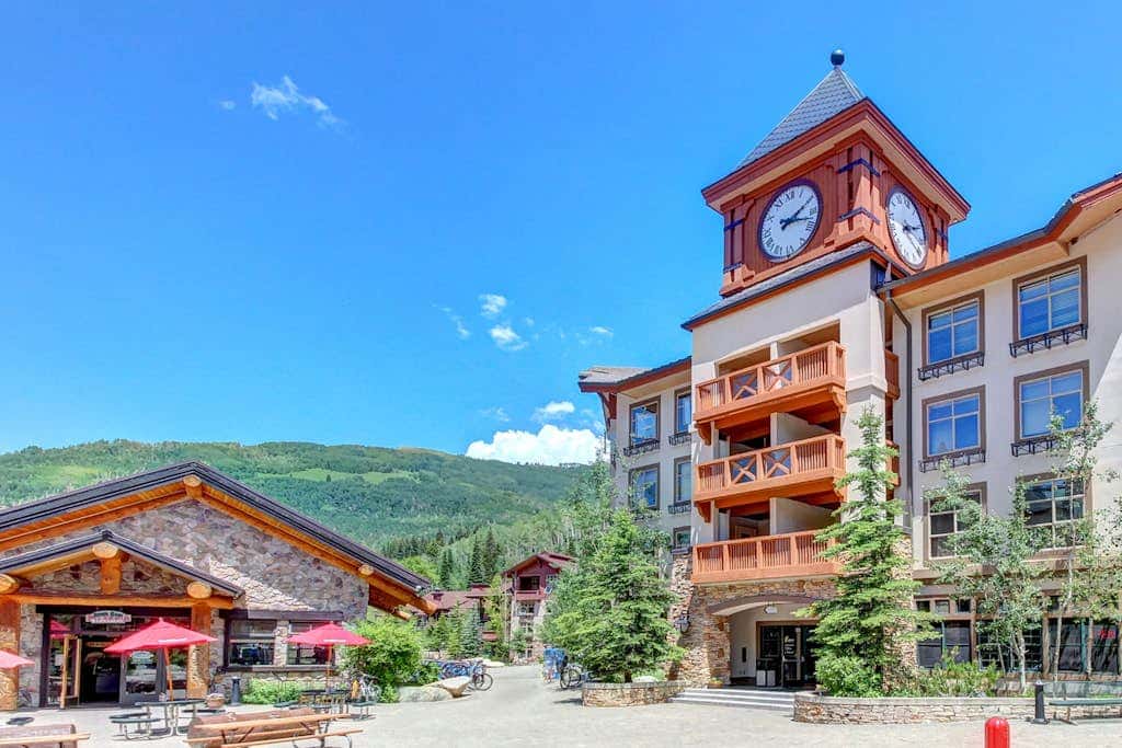 Lovely mountain-view condo with shared hot tub, pool & more - walk to lifts