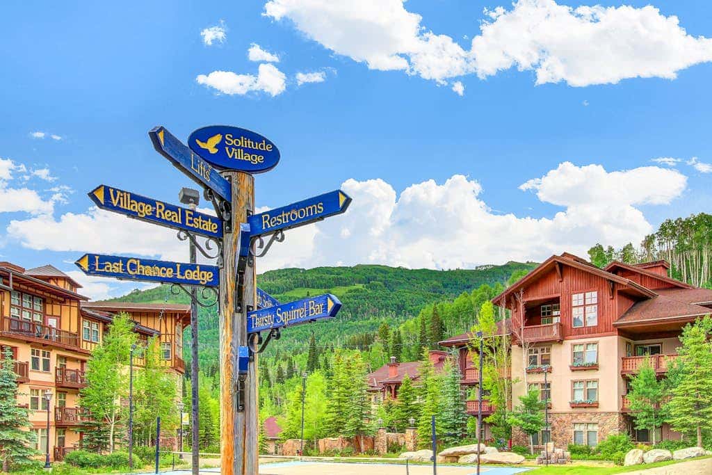 Lovely mountain-view condo with shared hot tub, pool & more - walk to lifts