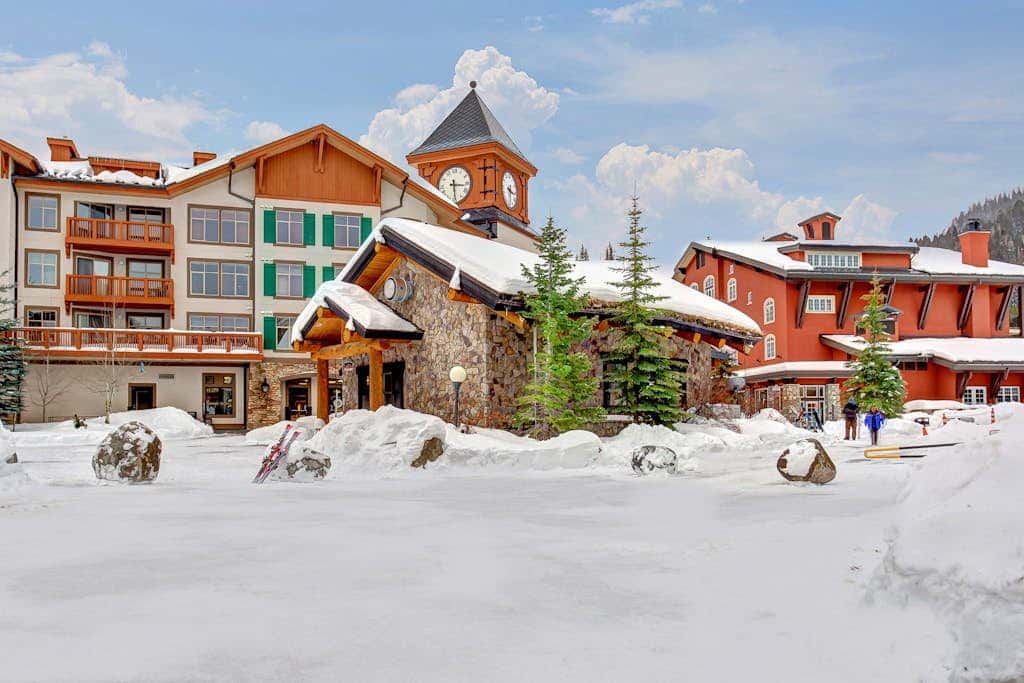 Lovely mountain-view condo with shared hot tub, pool & more - walk to lifts