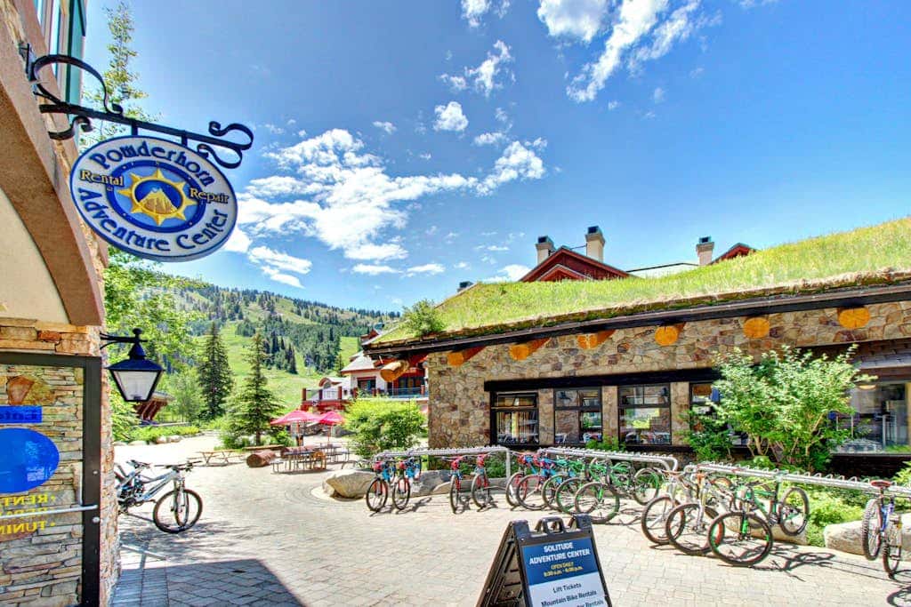 Lovely mountain-view condo with shared hot tub, pool & more - walk to lifts
