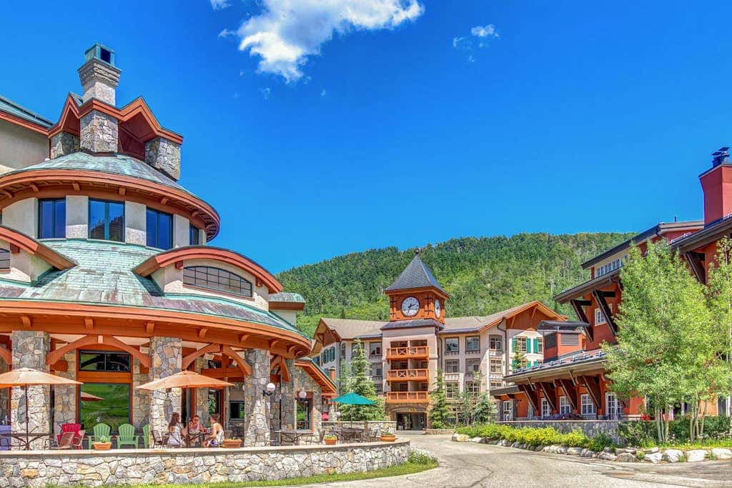 Lovely mountain-view condo with shared hot tub, pool & more - walk to lifts