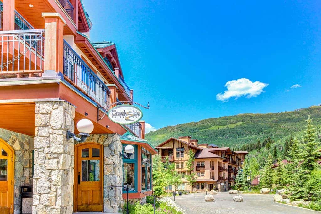 Lovely mountain-view condo with shared hot tub, pool & more - walk to lifts
