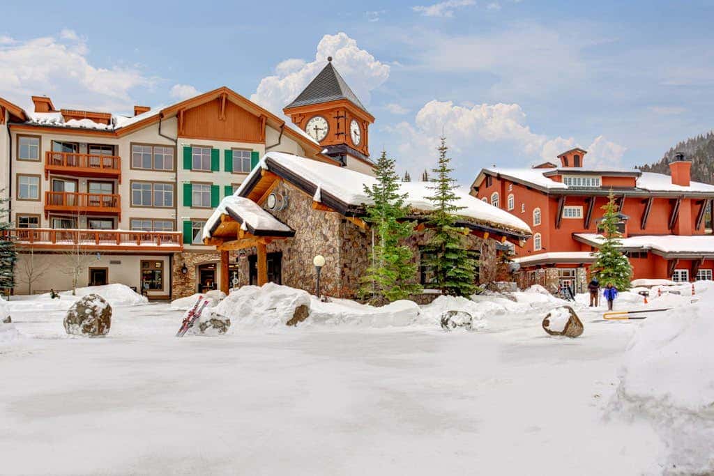 Lovely mountain-view condo with shared hot tub, pool & more - walk to lifts