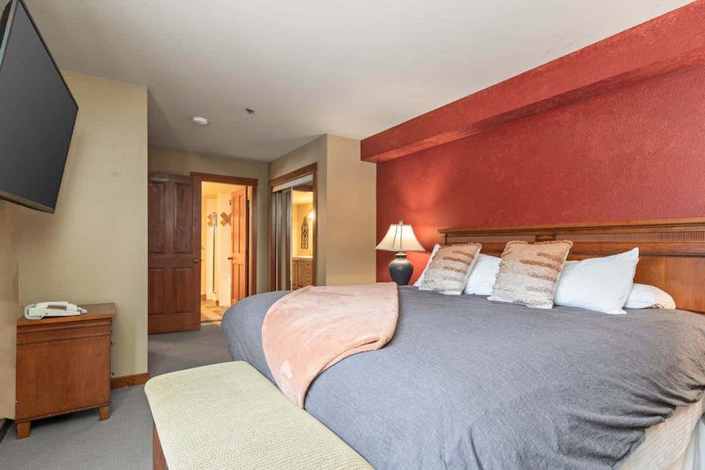 Ski-in - ski-out condo with access to Club Solitude - pools, hot tubs, & more