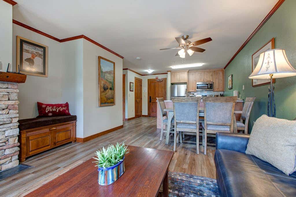 2nd-floor ski-in/out condo w/balcony, fireplace, shared pool, hot tub, game room