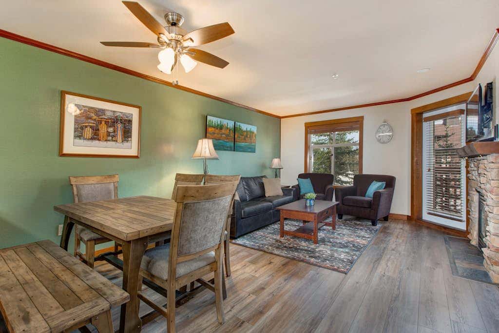 2nd-floor ski-in/out condo w/balcony, fireplace, shared pool, hot tub, game room