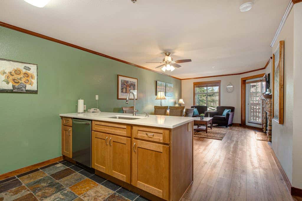 2nd-floor ski-in/out condo w/balcony, fireplace, shared pool, hot tub, game room