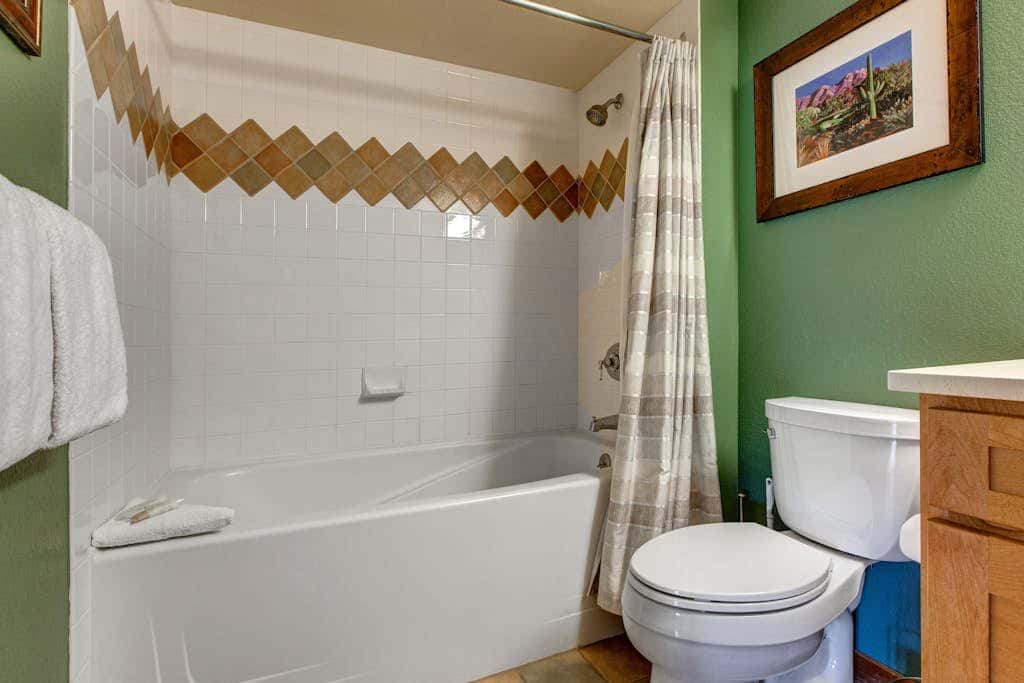2nd-floor ski-in/out condo w/balcony, fireplace, shared pool, hot tub, game room