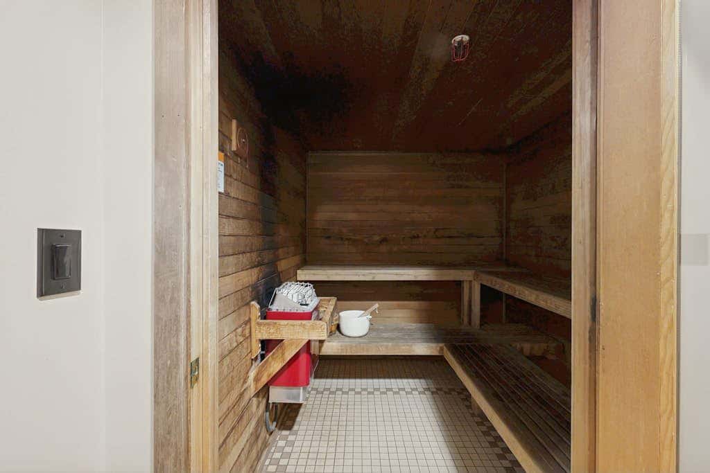 2nd-floor ski-in/out condo w/balcony, fireplace, shared pool, hot tub, game room