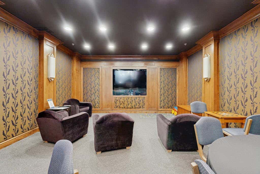 2nd-floor ski-in/out condo w/balcony, fireplace, shared pool, hot tub, game room