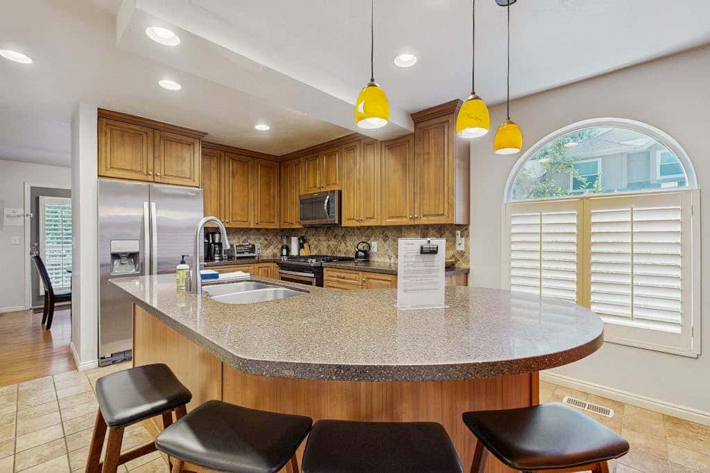 Quiet & spacious townhome with  a private hot tub & great views - close to skiing
