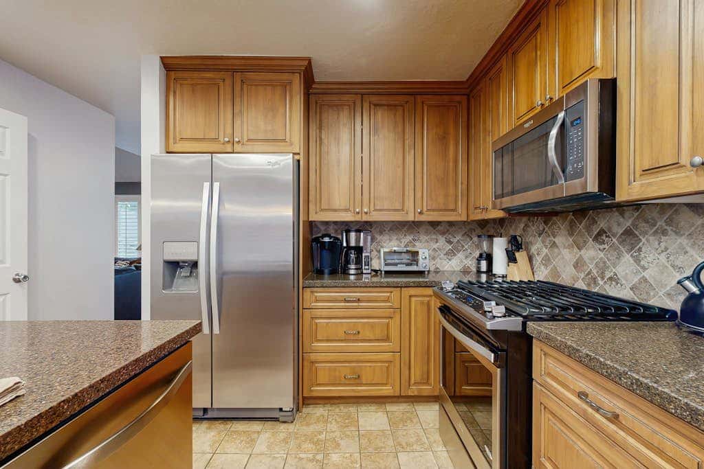 Quiet & spacious townhome with  a private hot tub & great views - close to skiing