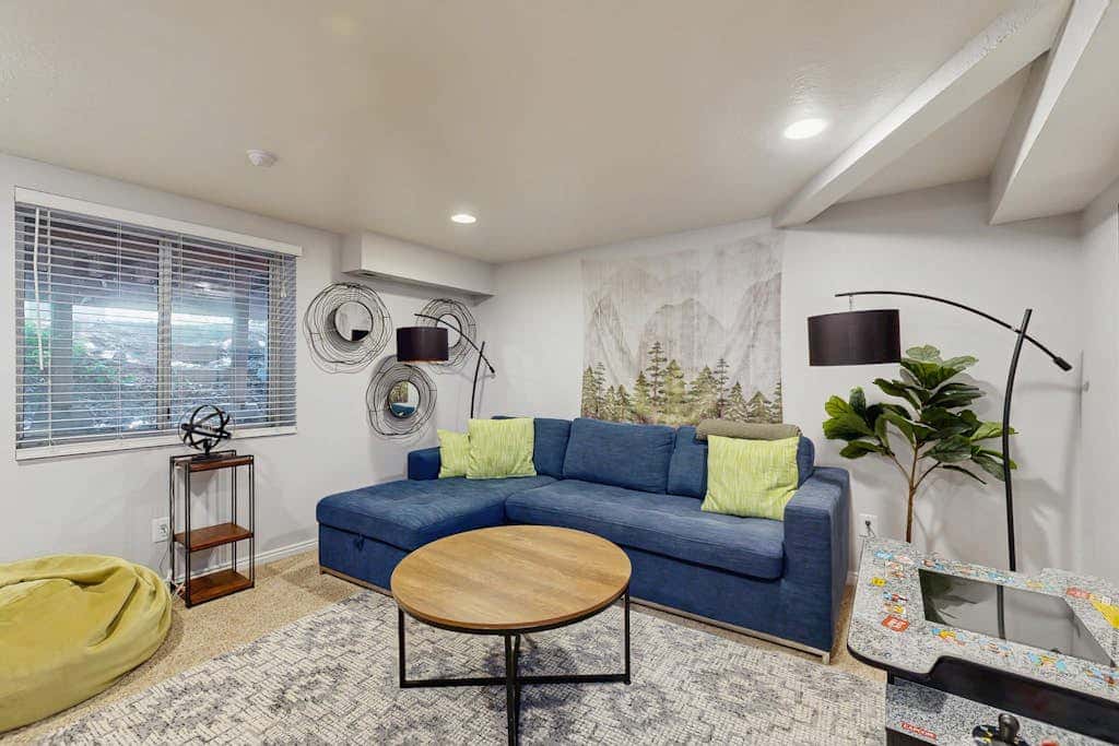 Quiet & spacious townhome with  a private hot tub & great views - close to skiing