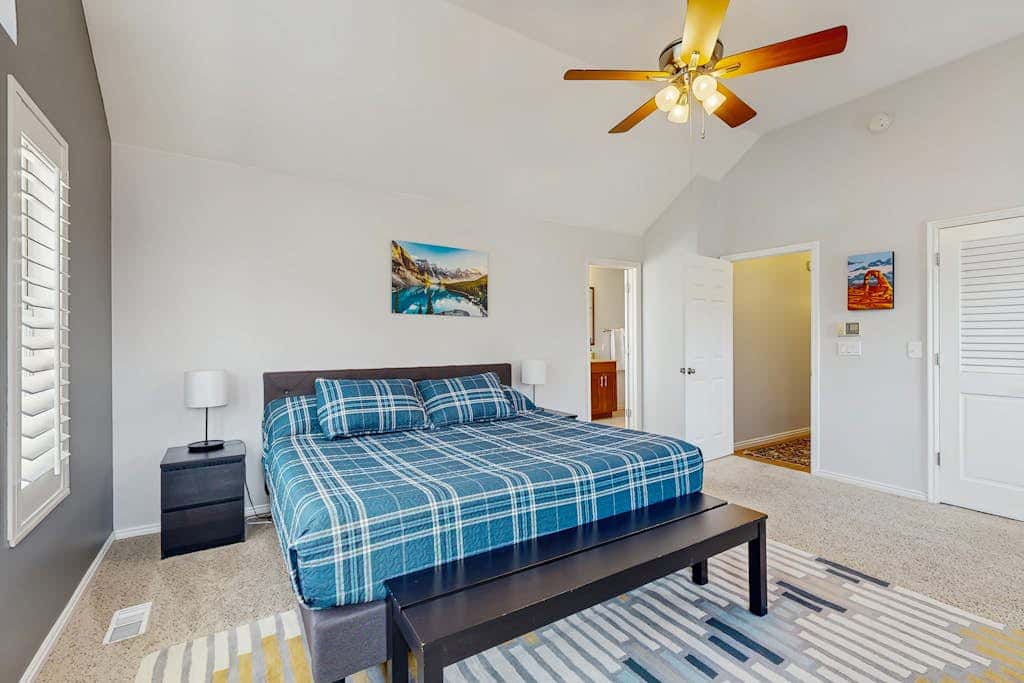 Quiet & spacious townhome with  a private hot tub & great views - close to skiing