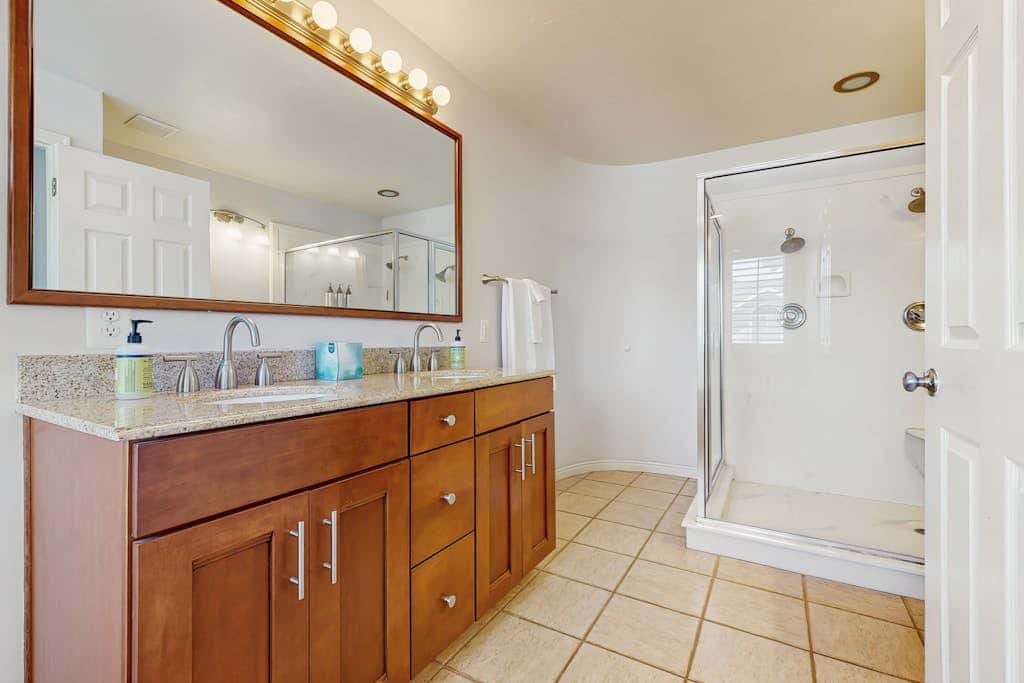 Quiet & spacious townhome with  a private hot tub & great views - close to skiing