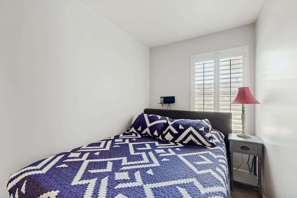 Quiet & spacious townhome with  a private hot tub & great views - close to skiing
