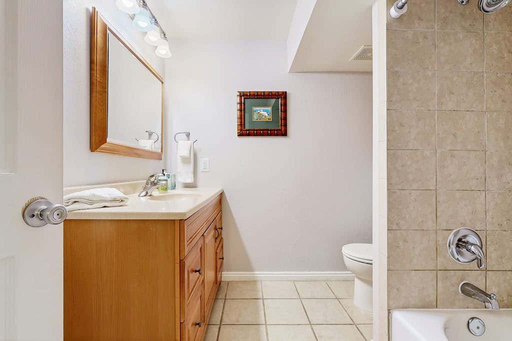 Quiet & spacious townhome with  a private hot tub & great views - close to skiing