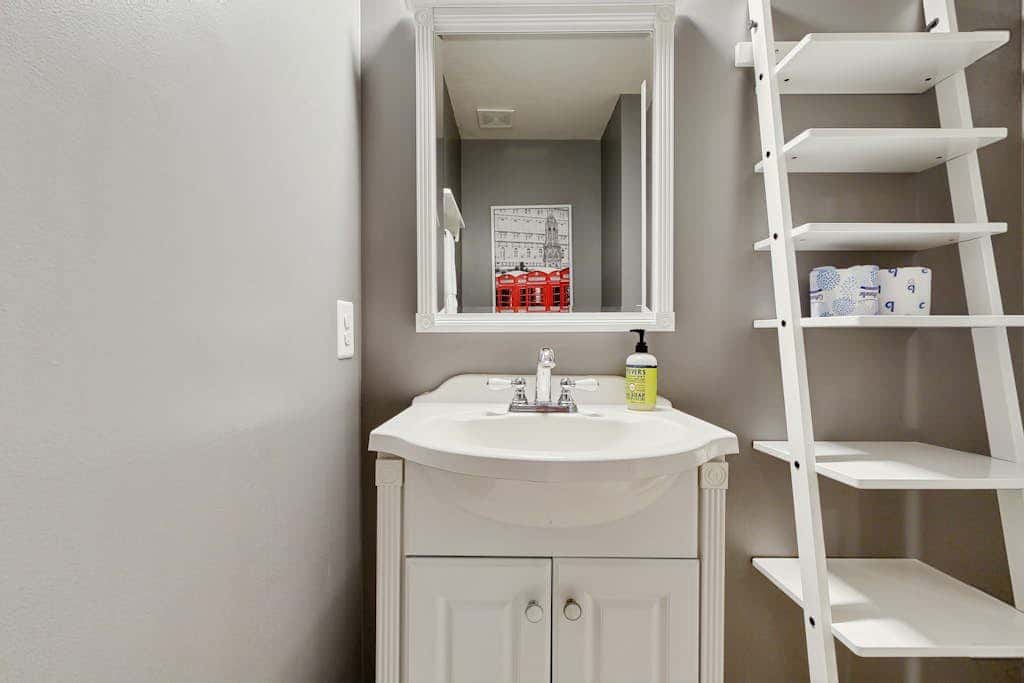 Quiet & spacious townhome with  a private hot tub & great views - close to skiing