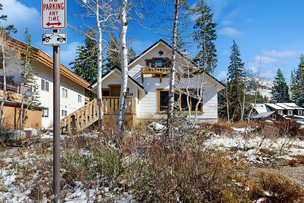 Newly remodeled ski-in - ski-out cabin with washer & dryer, new kitchen - walk to lifts