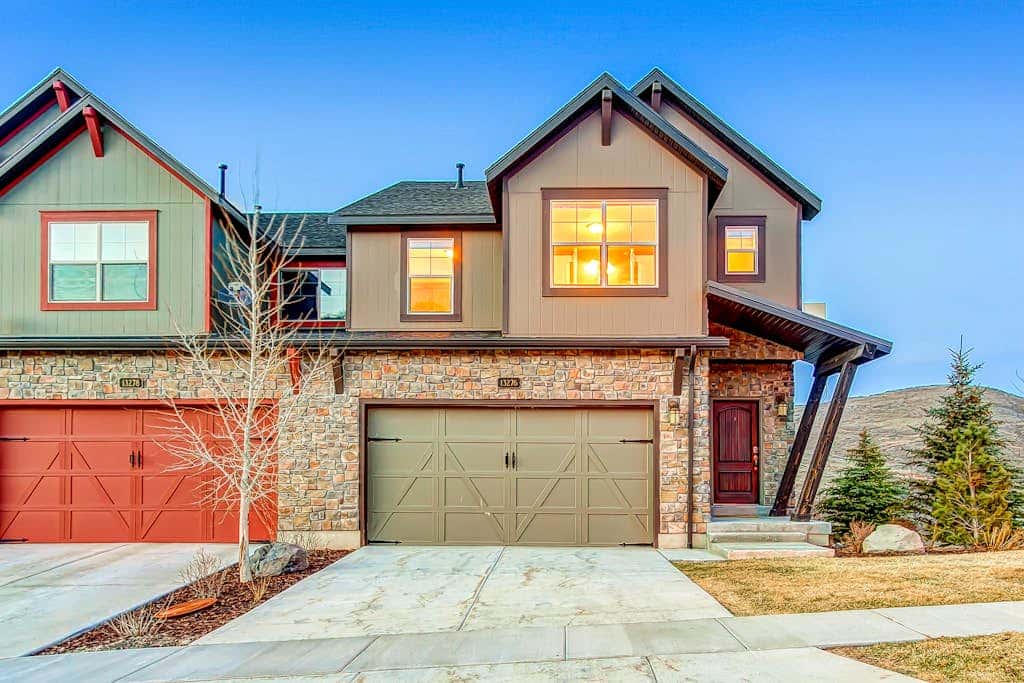 Home with  fireplace, private hot tub, shared pool, game and fitness facilities