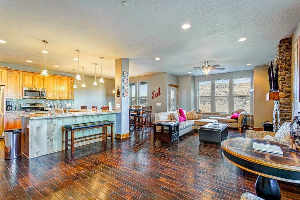Home with  fireplace, private hot tub, shared pool, game and fitness facilities