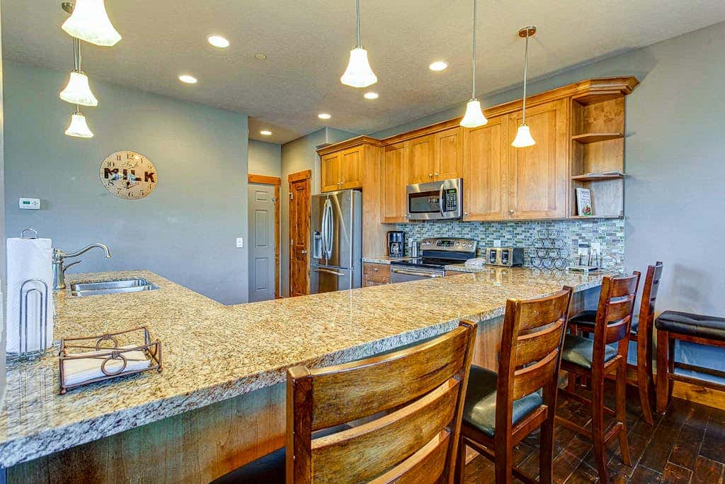 Home with  fireplace, private hot tub, shared pool, game and fitness facilities