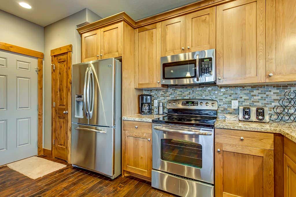 Home with  fireplace, private hot tub, shared pool, game and fitness facilities