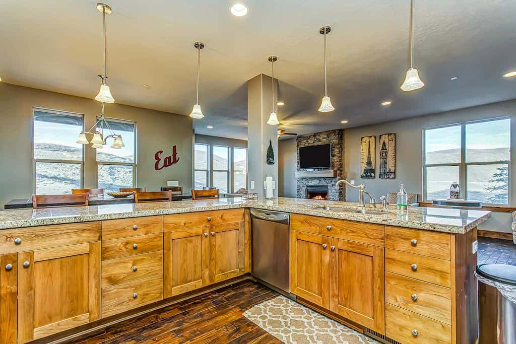 Home with  fireplace, private hot tub, shared pool, game and fitness facilities