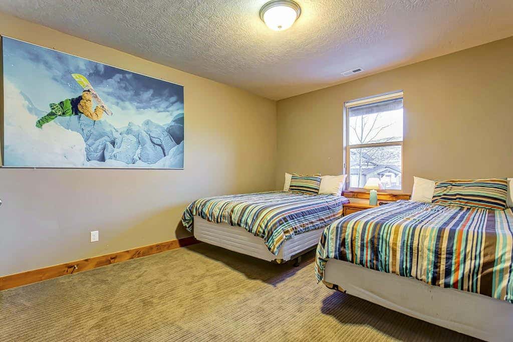 Home with  fireplace, private hot tub, shared pool, game and fitness facilities