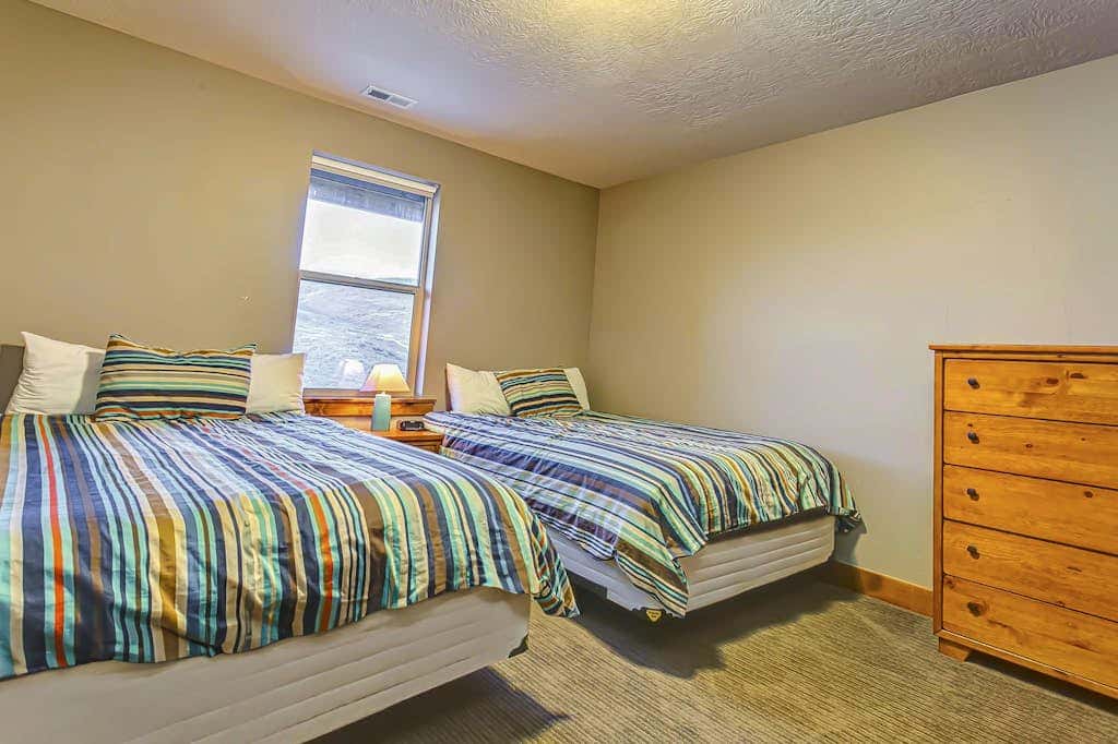 Home with  fireplace, private hot tub, shared pool, game and fitness facilities