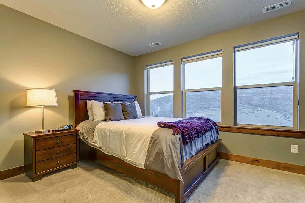 Home with  fireplace, private hot tub, shared pool, game and fitness facilities