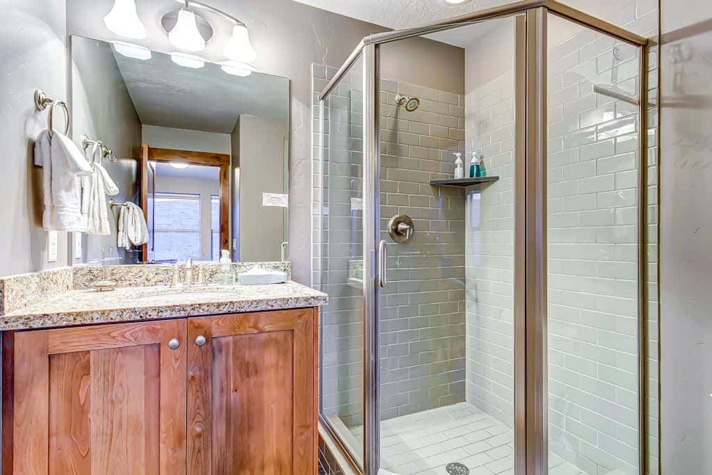 Home with  fireplace, private hot tub, shared pool, game and fitness facilities