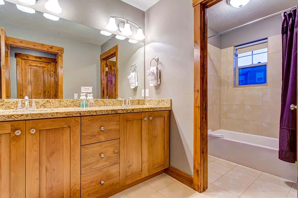 Home with  fireplace, private hot tub, shared pool, game and fitness facilities