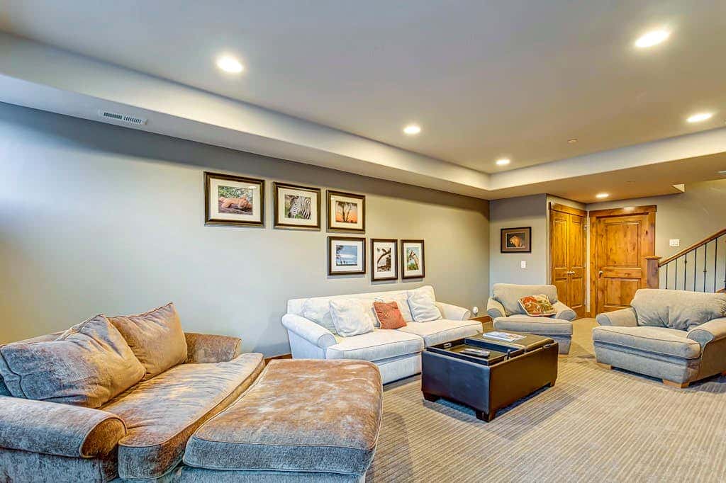 Home with  fireplace, private hot tub, shared pool, game and fitness facilities