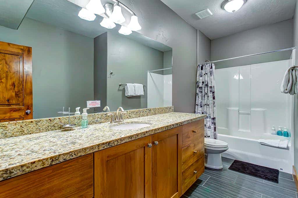 Home with  fireplace, private hot tub, shared pool, game and fitness facilities