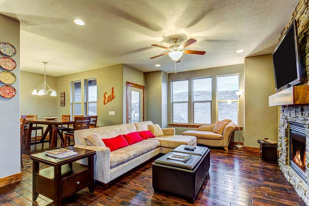 Home with  fireplace, private hot tub, shared pool, game and fitness facilities