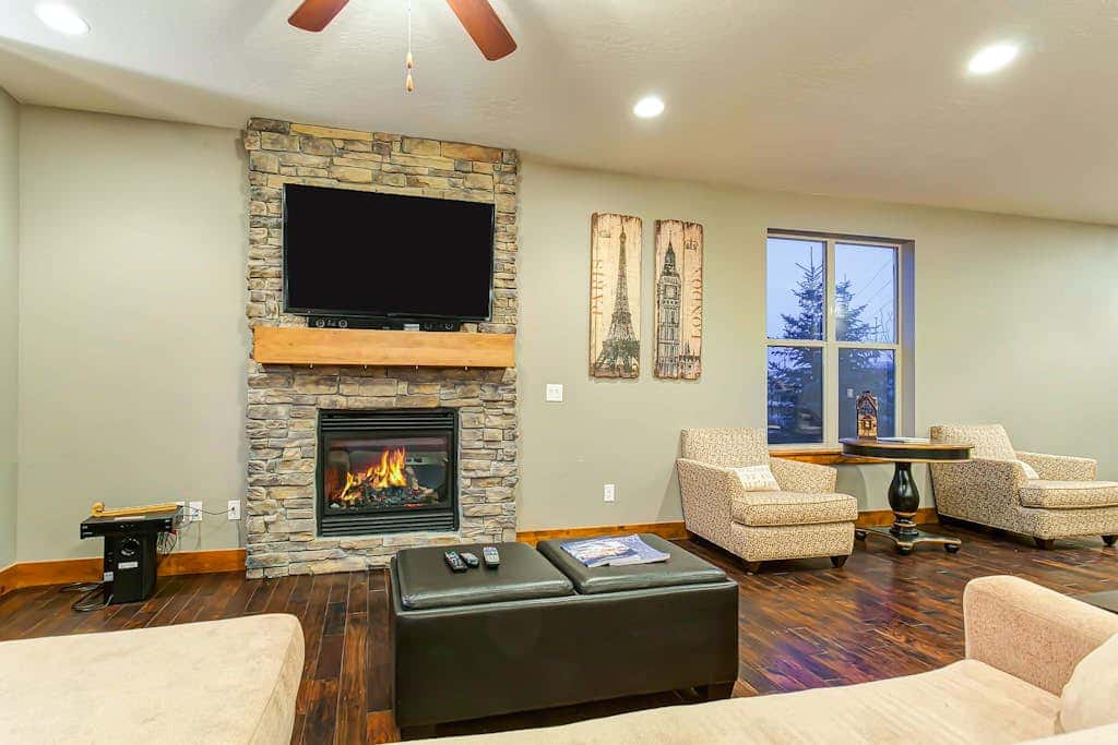 Home with  fireplace, private hot tub, shared pool, game and fitness facilities
