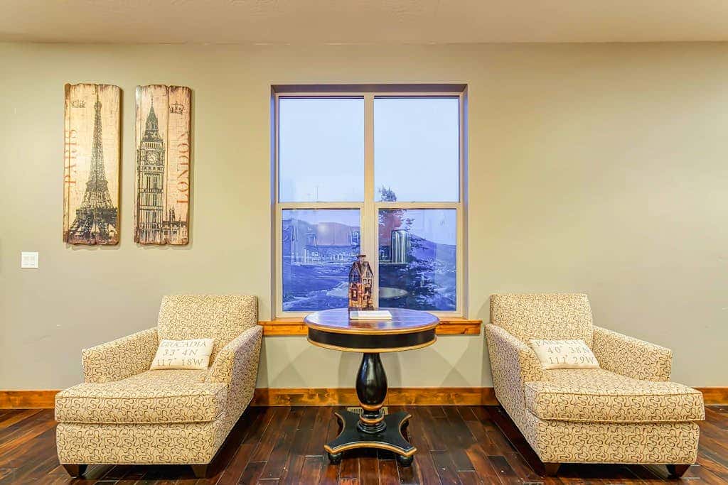 Home with  fireplace, private hot tub, shared pool, game and fitness facilities