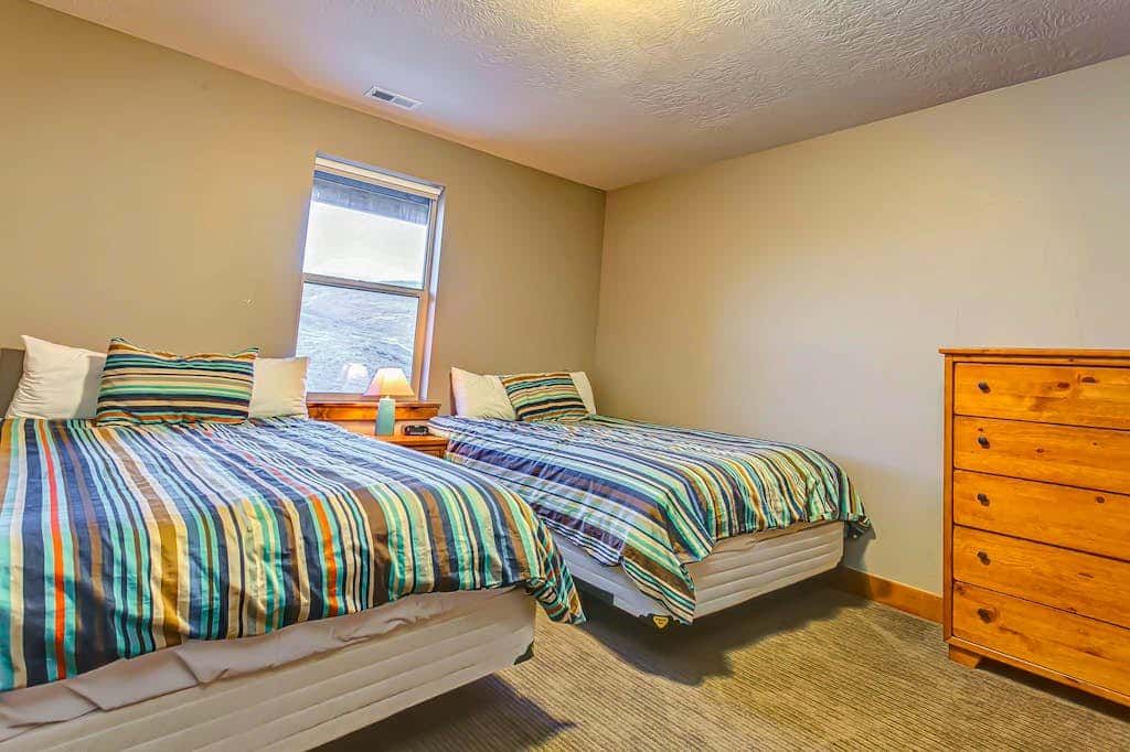 Home with  fireplace, private hot tub, shared pool, game and fitness facilities
