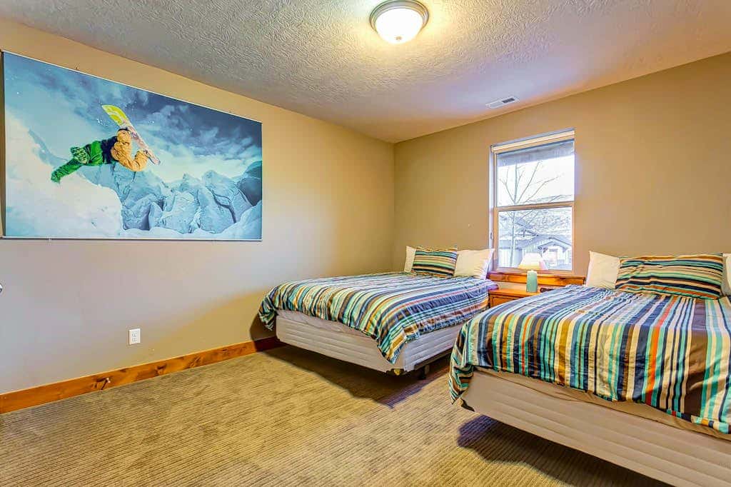 Home with  fireplace, private hot tub, shared pool, game and fitness facilities