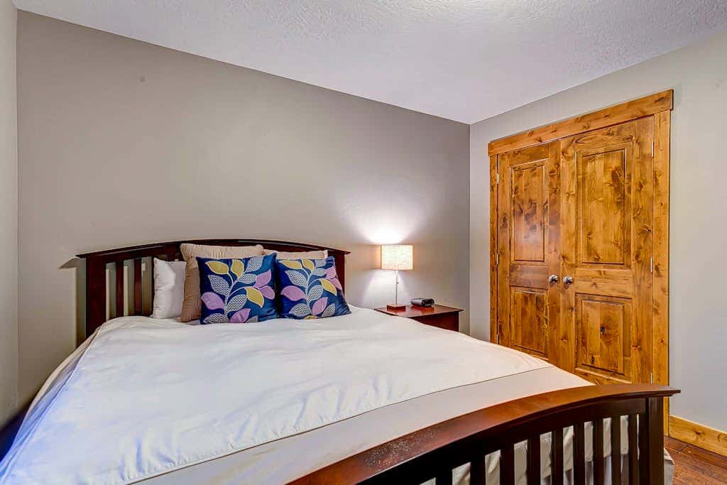 Home with  fireplace, private hot tub, shared pool, game and fitness facilities