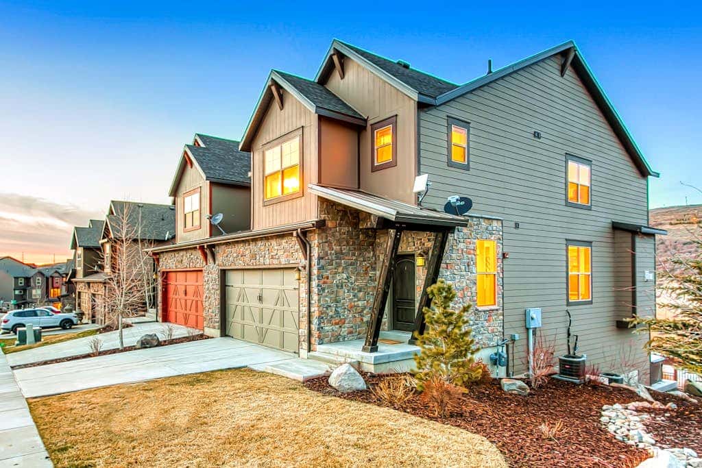Home with  fireplace, private hot tub, shared pool, game and fitness facilities