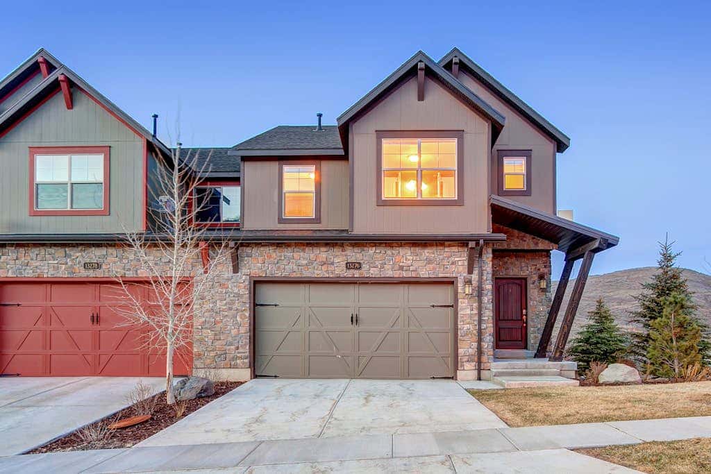 Home with  fireplace, private hot tub, shared pool, game and fitness facilities