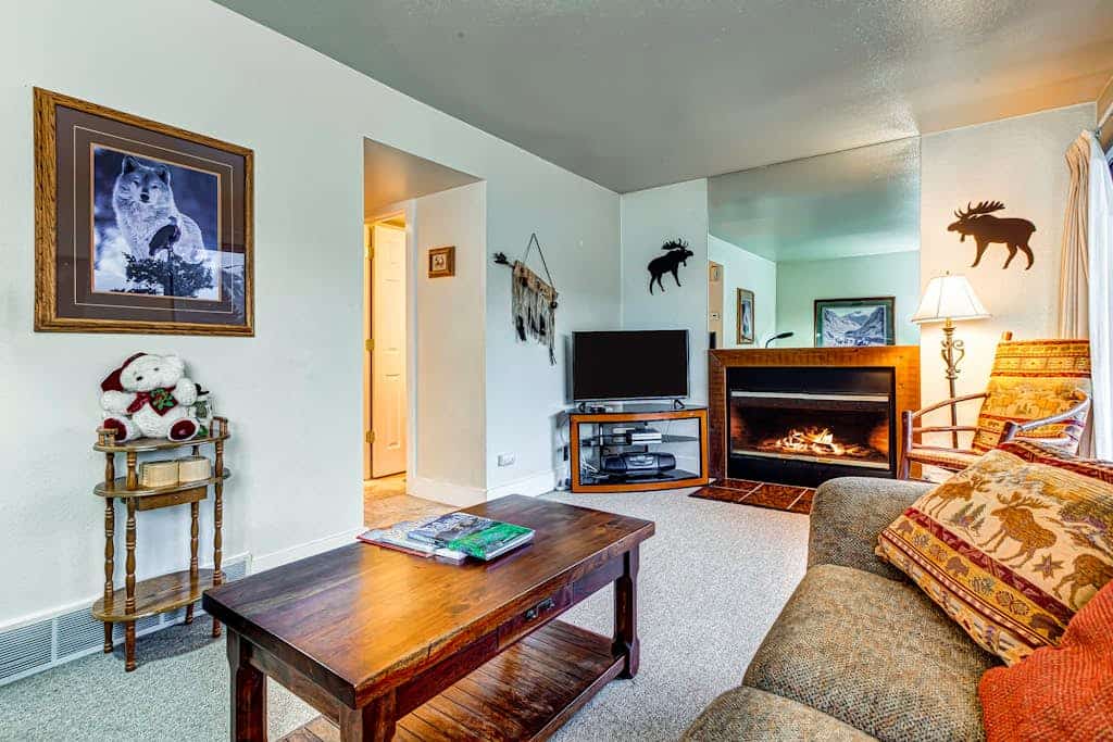 Modern condo with spectacular views - close to top ski resorts & walk to MARC